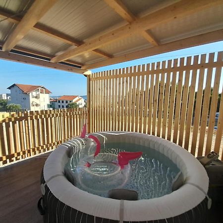 Tiny House Lily With Jacuzzi Lägenhet Sveti Filip i Jakov Exteriör bild