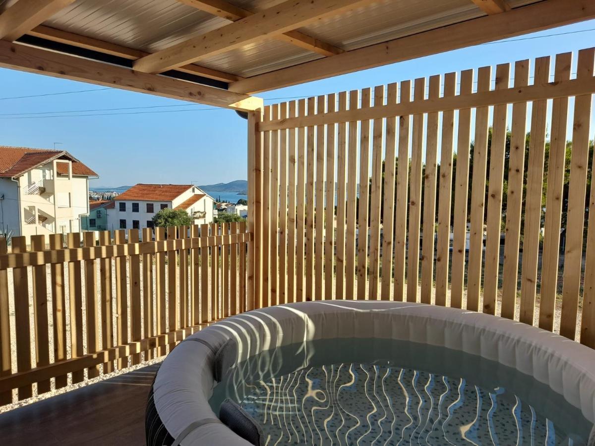 Tiny House Lily With Jacuzzi Lägenhet Sveti Filip i Jakov Exteriör bild