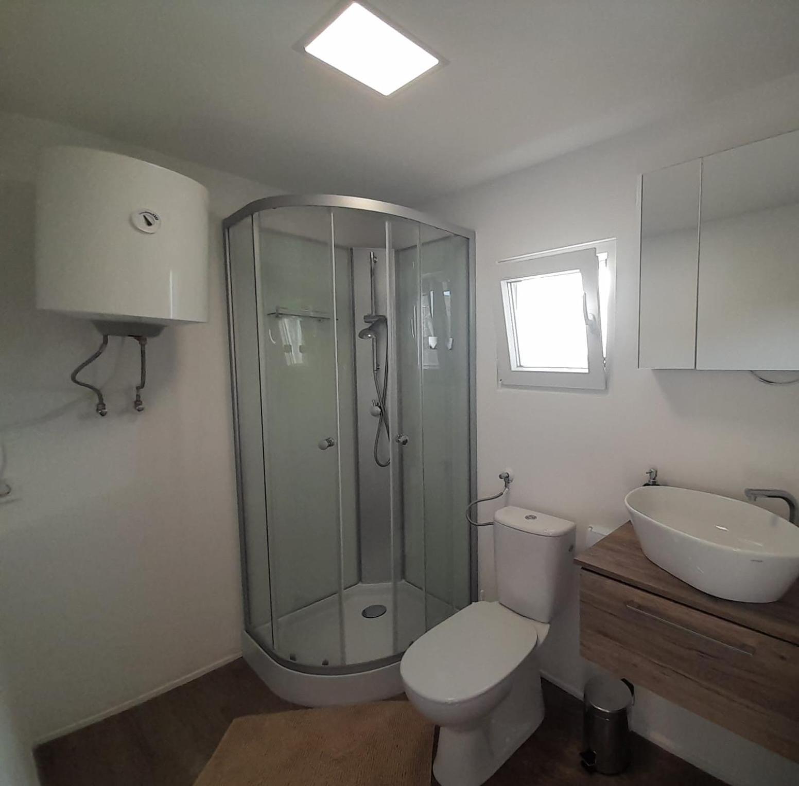 Tiny House Lily With Jacuzzi Lägenhet Sveti Filip i Jakov Exteriör bild