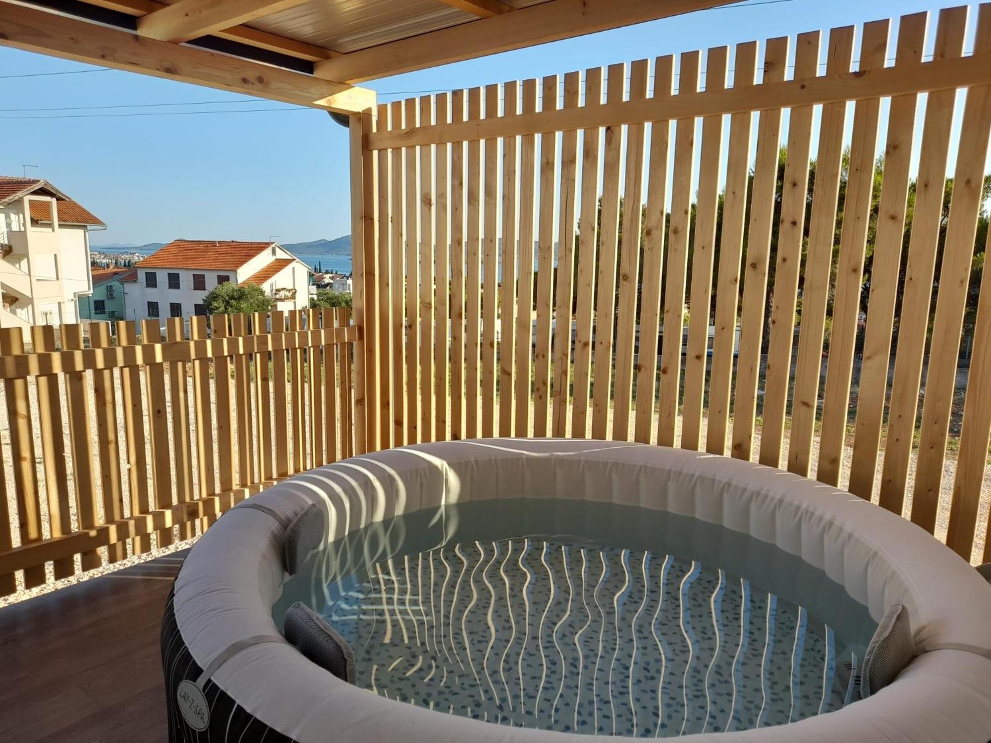 Tiny House Lily With Jacuzzi Lägenhet Sveti Filip i Jakov Exteriör bild