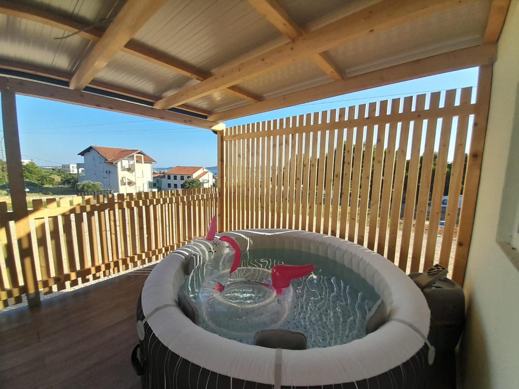 Tiny House Lily With Jacuzzi Lägenhet Sveti Filip i Jakov Exteriör bild